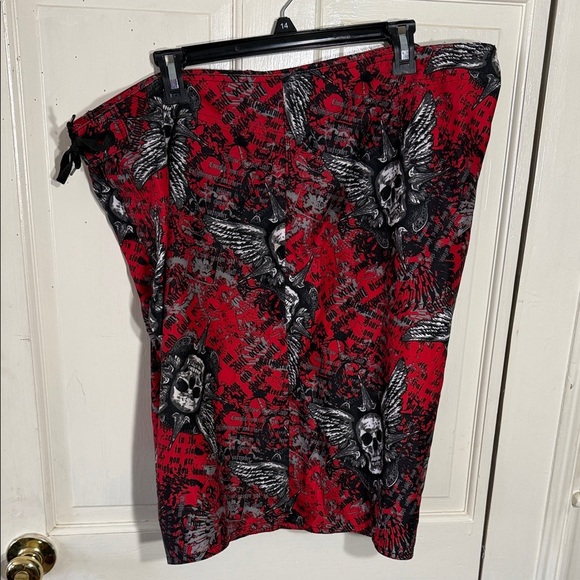 🍁Joe Boxer Red and Black Skull Print swim Shorts size 44🍁 - Picture 7 of 7